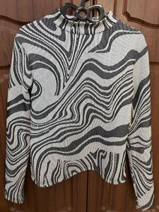 Stylish Patterned Long Sleeve Top