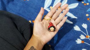 Snow White Keychain👸🏻🍎