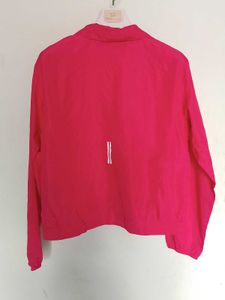 women windsheeter for gym.