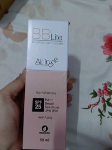 Skin Whitening Spf 25 + Broad Spectrum Cream