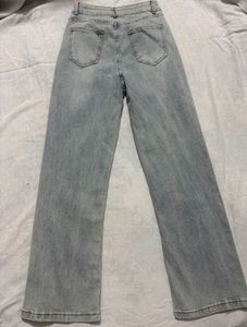light wash  leg jeans for women