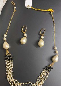 Pearl & Gold Necklace Earring Set