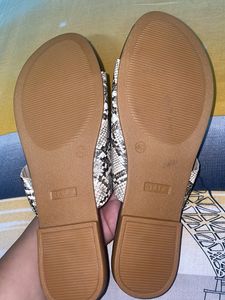 New brand Printed footwear not used