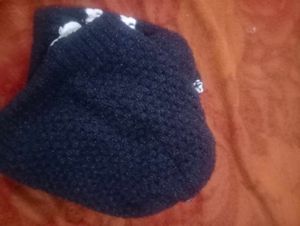 2 woman winter cap