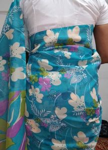 Retro Floral Print Saree