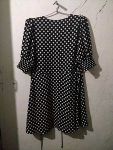 Polkadot White Black Warp Dress 👗