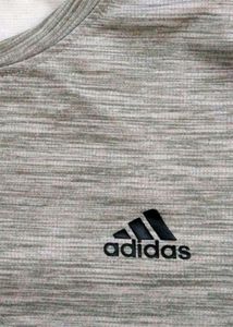 ADIDAS - UNISEX T-SHIRT. no Flaws.