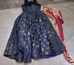 Blue Ethnic Gown With Maroon Colour Chunri