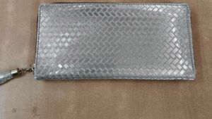 New Silver Glitter Clutch – Glamorous & Elegant!