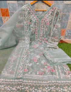 Festive Wear Pakistani Suit