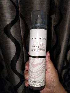 Frssh Vanilla Blossoms Mist By Bath & Body Works
