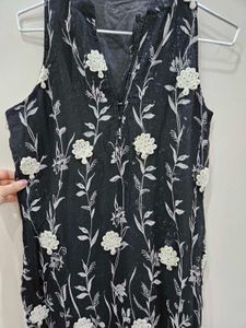 Beautiful Black And White Kurti