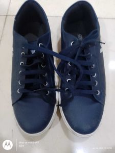 Sneakers Size 7