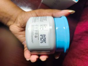 swiss beauty dewy lock day cream