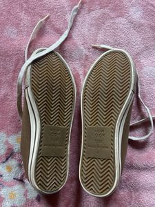 Cute Olive Casual Shoes- Brand new - Converse