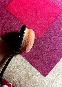 BEAUTIFUL MAKEUP OVAL FOUNDATION DESIGNED BRUSH