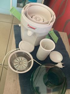 Prestige Centrifugal Fruit Juicer