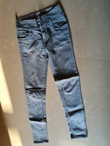 Light grey ladies jeans, size 28
