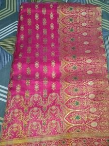 Classy Magenta Saree.