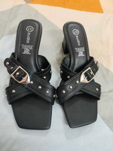new  Black Heeled Sandals never worn stylish bucka
