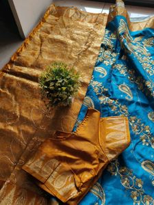 New saree with unused blouse piece