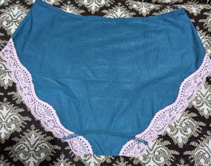 Triumph Smooth microfiber Hipster With Lace