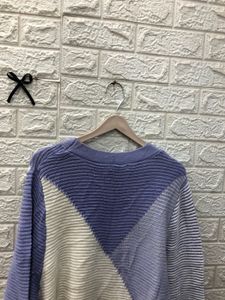 Stylish Lavender &amp; White Sweater🎗️🌷