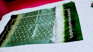Emerald Green Embellished Silk Sare2