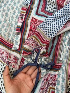 Latin Quarters Tie-up Sleeves Top