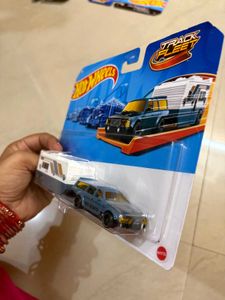 Hot Wheels Track Fleet - Volvo 240 Estate