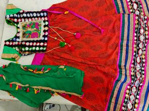 Girl&#39;s Ethnic Red &amp; Green Lehenga Choli