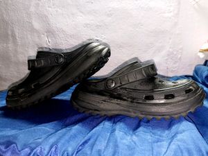 Black Crocs Unisex Size 5