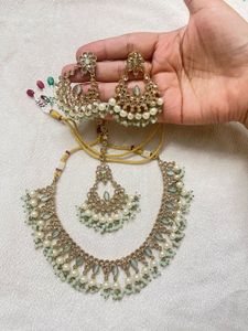 Beautiful Pearl And Kundan Necklaces Set