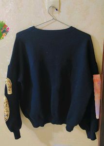 Stylish Black Sweatshirt