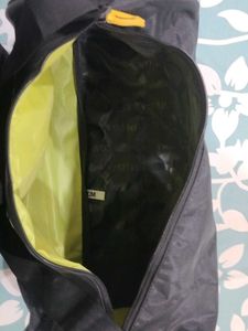 MuscleBlaze Black Sling Bag