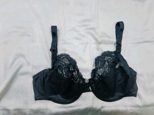 Elegant black. Bra