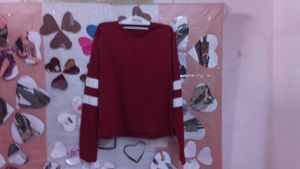 Very Comfortable Maroon With White Ti Shirt