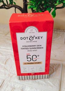 Combo Of Dot &amp; key Sunscreen &amp; lipbalm ✨