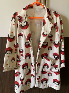 Lips And Locks Pront Shrug/Jacket