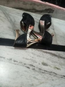 Black And Golden Heels 👠