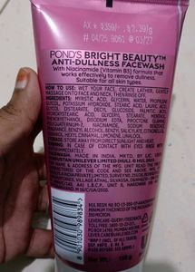 Pond&#39;s Bright Beauty Facewash