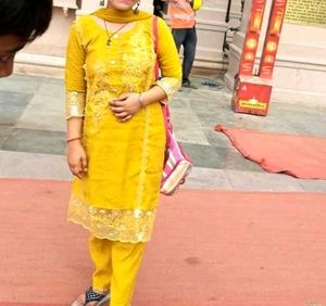 Yellow suit Only one Time Wear Kiya h