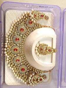 Elegant Kundan Jewelry Set