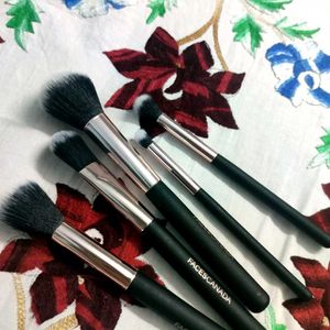 Faces Canada Brush Set