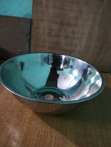 Set of 4 - New Non-used Stainless Steel Bowls