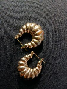 gold tone earrings