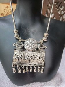 Silver-toned Necklace