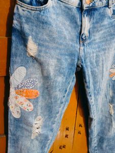 Girl&#39;s Distressed Denim Jeans