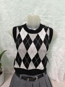 H&amp;M Argyle Knit Vest ❤️