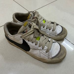 Nike White Blazer Low ‘77